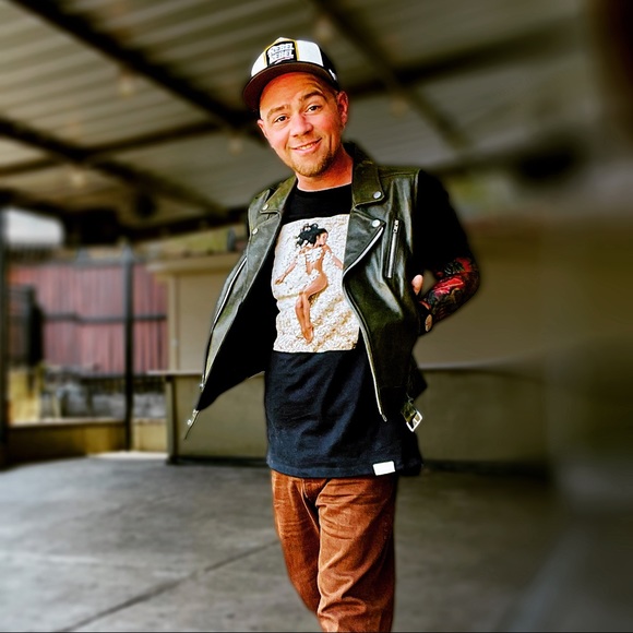 Meet your Posher, Andrew - Picture 2 of 2